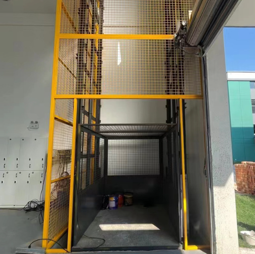 永春导轨式升降机助力物流园破解运输难题